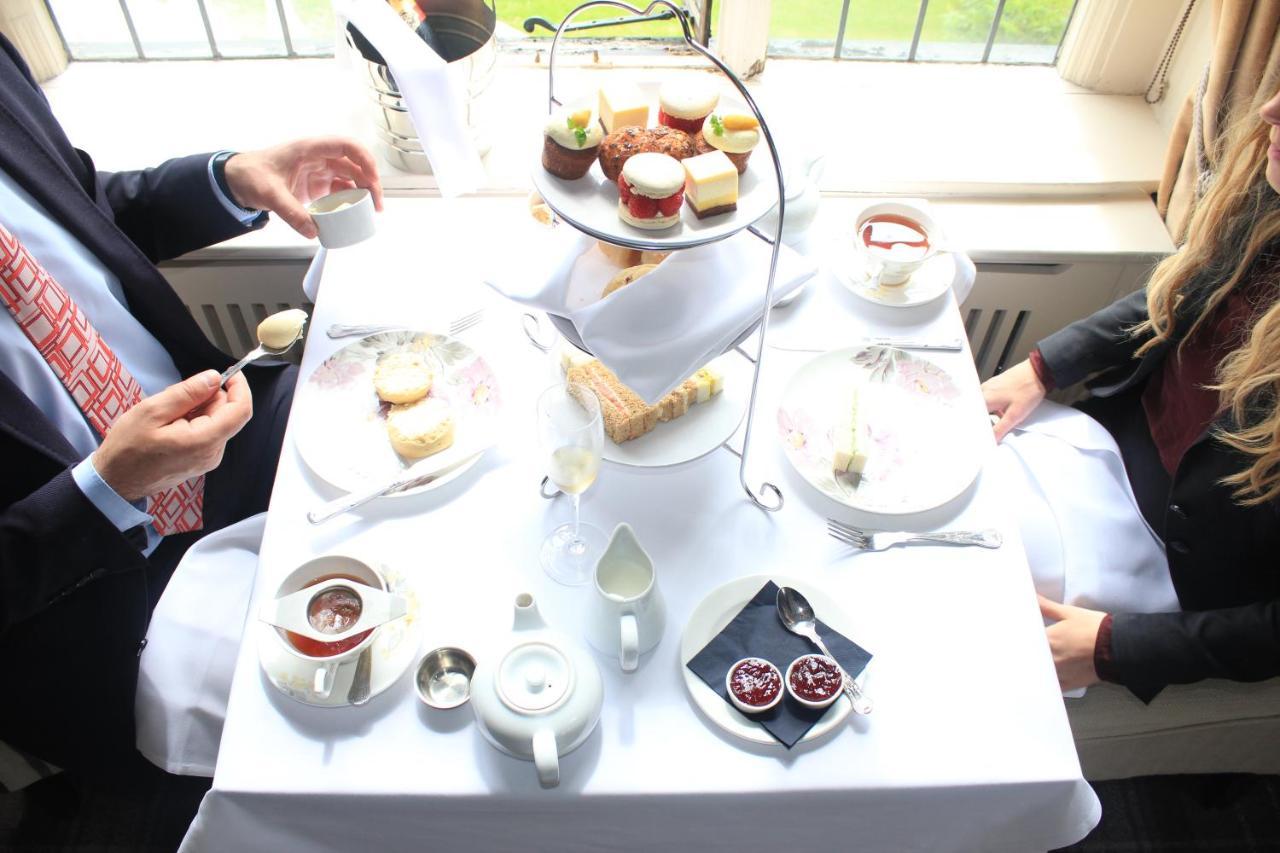 The Manor Elstree Hotel Екстериор снимка