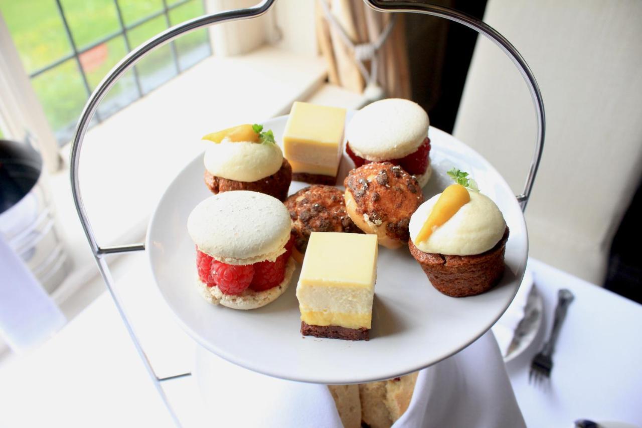 The Manor Elstree Hotel Екстериор снимка