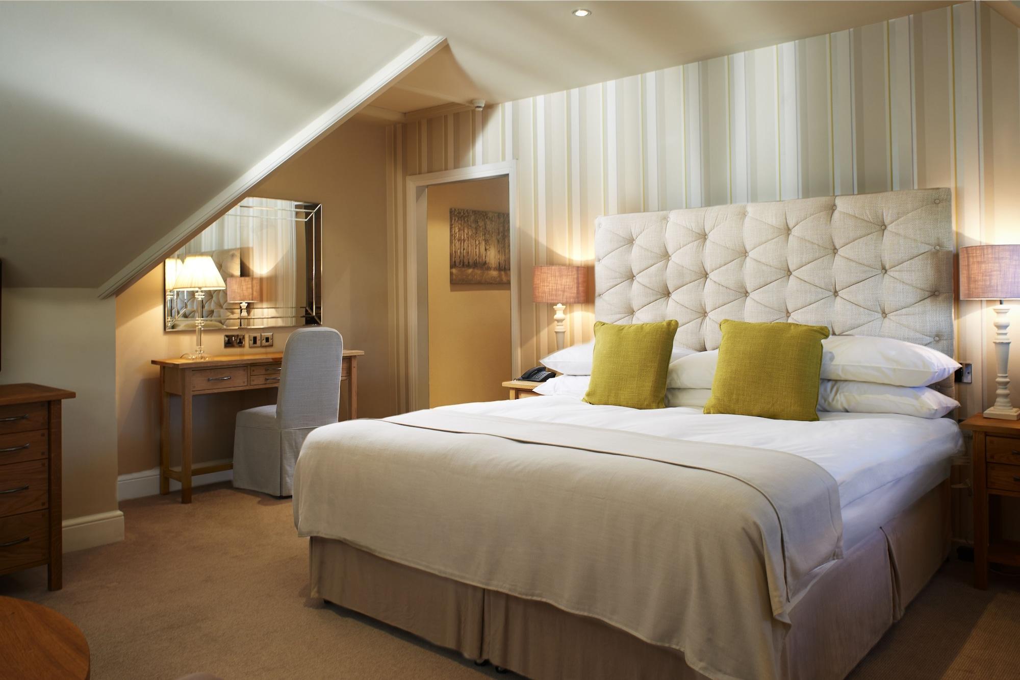 The Manor Elstree Hotel Екстериор снимка