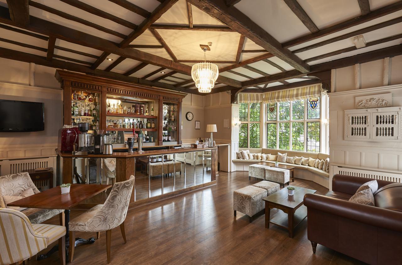 The Manor Elstree Hotel Екстериор снимка