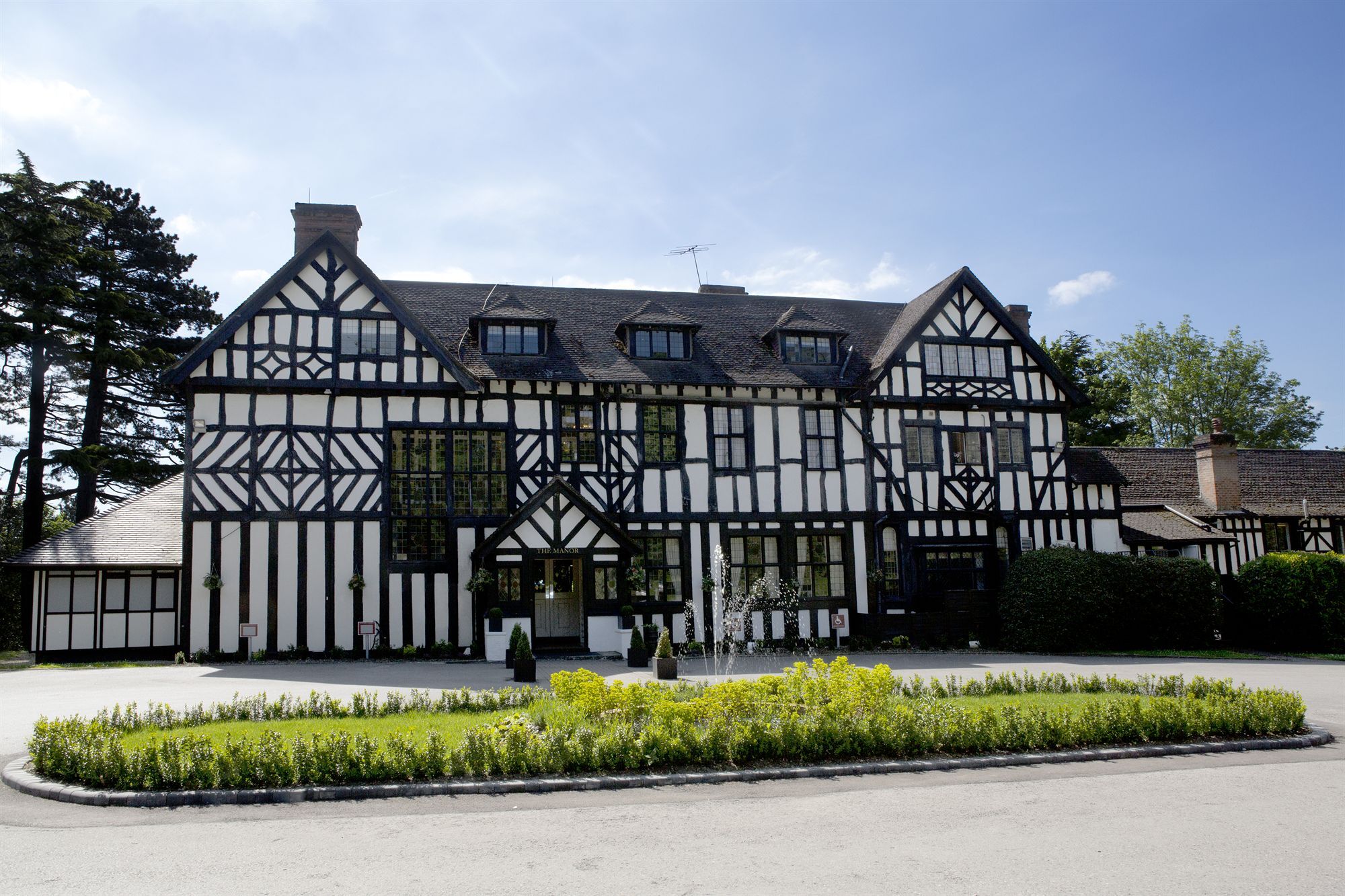 The Manor Elstree Hotel Екстериор снимка
